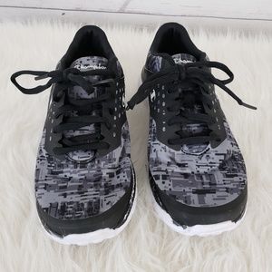 Champion Boys Sneakers Size 2 (Youth)